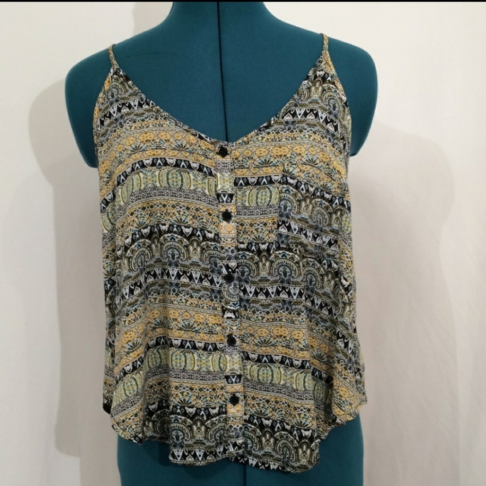 Women’s size M spaghetti strap blouse (538)